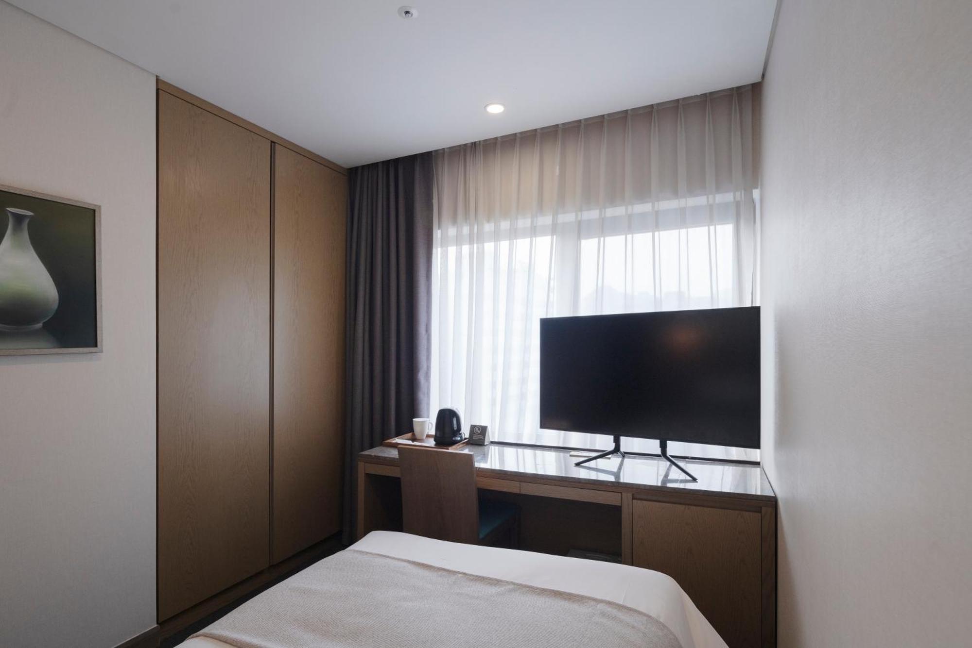 Amid Hotel Seoul Exterior photo